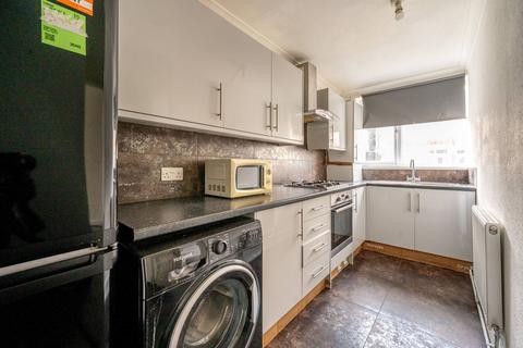 2 bedroom flat for sale, Landseer Avenue, Manor Park, London, E12
