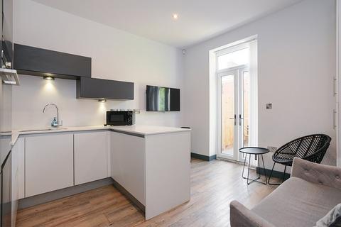 2 bedroom flat to rent, Park Suites, Nottingham NG7