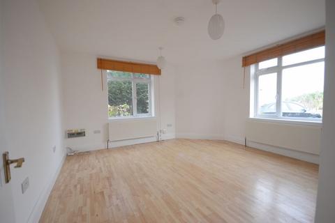 2 bedroom flat to rent, Wroxham Road, Poole BH12