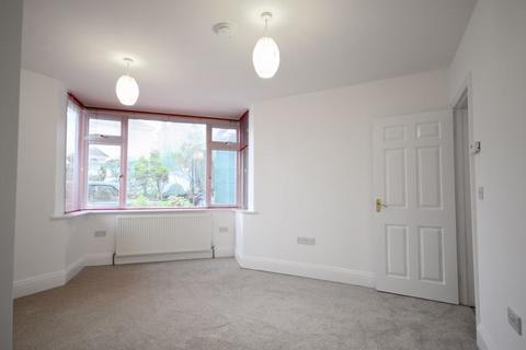 2 bedroom flat to rent, Wroxham Road, Poole BH12