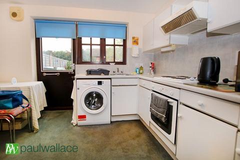 2 bedroom terraced house for sale, Hollybush Way, West Cheshunt