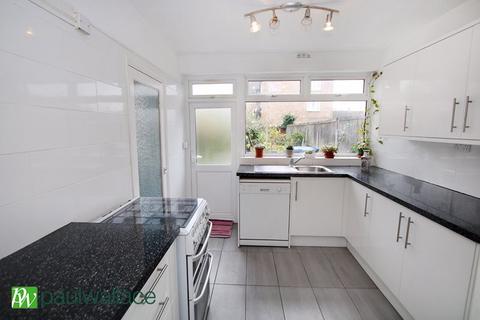 3 bedroom end of terrace house for sale, Park Road, Enfield