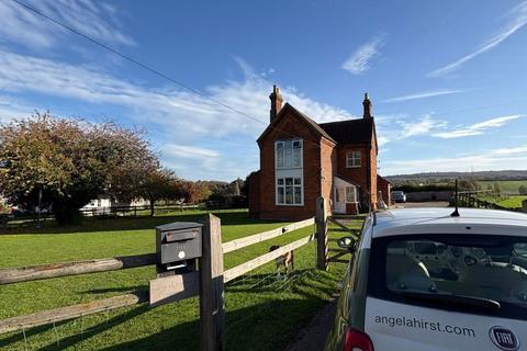 3 bedroom detached house to rent, Fairbrook Farmhouse, Hernill