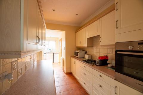 3 bedroom end of terrace house for sale, Picketts Avenue, Leigh-On-Sea