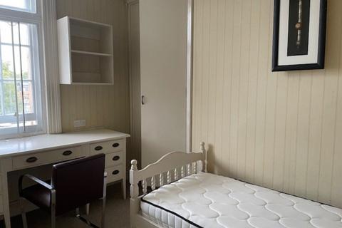 2 bedroom flat for sale, Cromwell Crescent, London, SW5