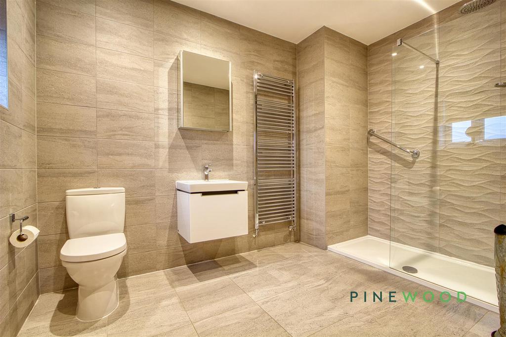Ensuite (bedroom 1)