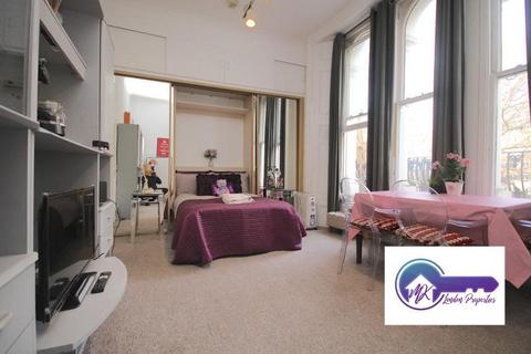 Studio to rent, London W2