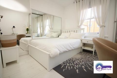 1 bedroom in a flat share to rent, Westbourne Park, London W9