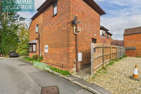 undefined, Phoenix Court, Kingsclere, Newbury, Hampshire, RG20