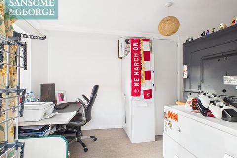 undefined, Phoenix Court, Kingsclere, Newbury, Hampshire, RG20