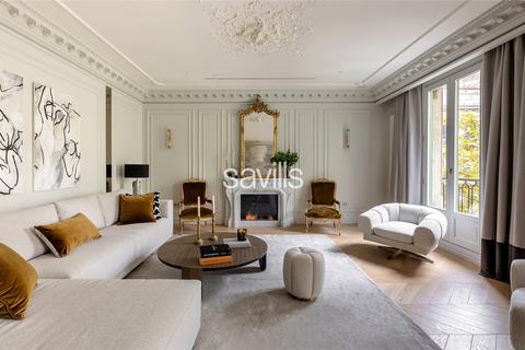 4 bedroom apartment, Flat For Sale In Eixample, Eixample, Barcelona