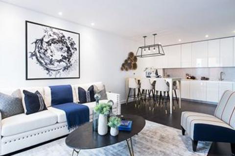 3 bedroom flat to rent, Charles Clowes Walk, London, SW11