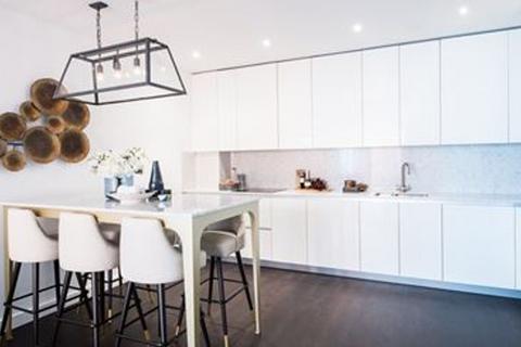 3 bedroom flat to rent, Charles Clowes Walk, London, SW11