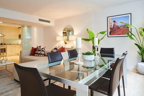 2 bedroom flat to rent, Young Street, The Gardens, W8
