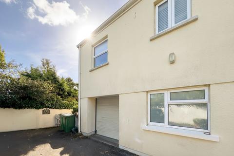2 Vallon Court, St Clement