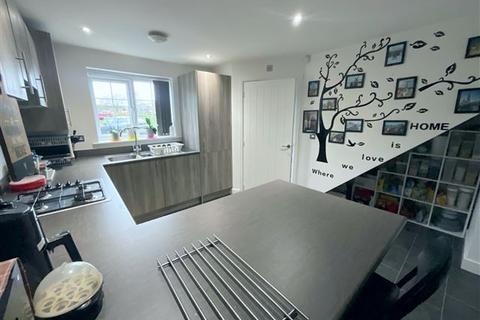 3 bedroom semi-detached house for sale, Winder Avenue, Halfway, Sheffield, S20 4AA