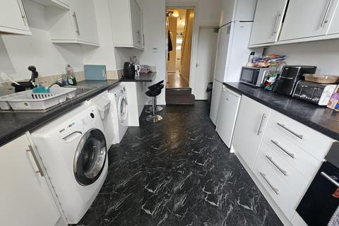 5 bedroom house to rent, Cardigan Road, Leeds LS6