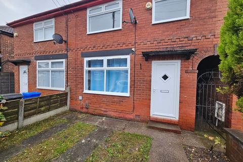 3 bedroom semi-detached house to rent, Ruskin Road, Droylsden, Manchester