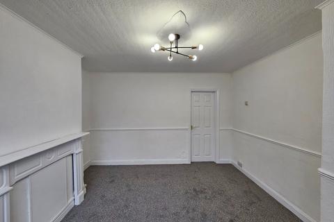 3 bedroom semi-detached house to rent, Ruskin Road, Droylsden, Manchester