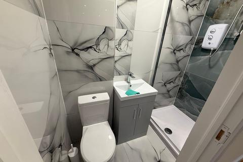 1 bedroom in a house share to rent, Room 2