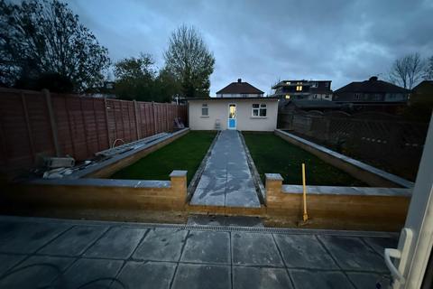 1 bedroom in a house share to rent, Room 2