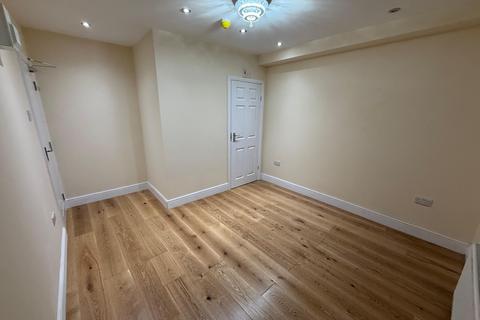 1 bedroom in a house share to rent, Room 3