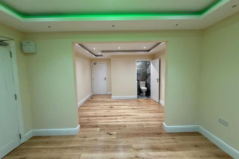 1 bedroom in a house share to rent, Room 5