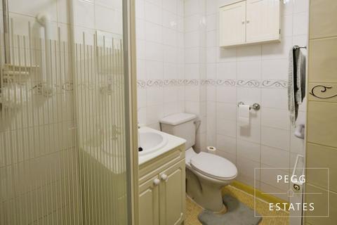 2 bedroom bungalow for sale, Helens Mead Close, Torquay