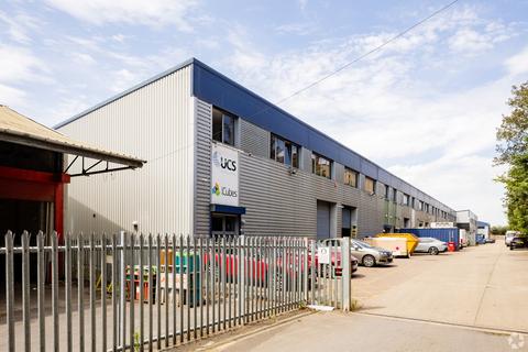 Distribution warehouse to rent, Bristol Way Slough SL1 3TD