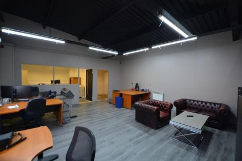 Distribution warehouse to rent, Bristol Way Slough SL1 3TD