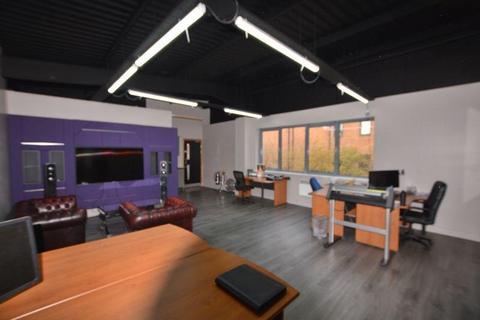 Distribution warehouse to rent, Bristol Way Slough SL1 3TD