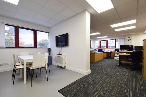 Industrial unit to rent, Unit 9 Metro Business Park, Kangley Bridge Road London SE26 5BW