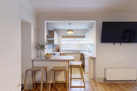 6 bedroom house to rent, Colgate Crescent, Manchester M14