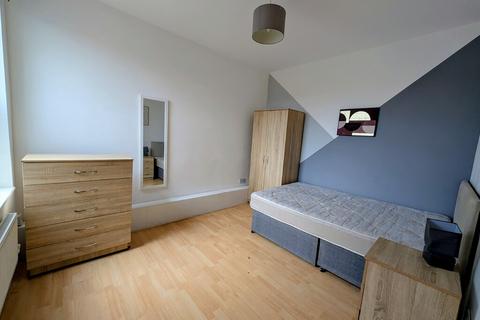 4 bedroom apartment to rent, Berridge Road, Nottingham, NG7 6HR