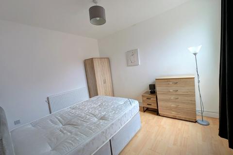 4 bedroom apartment to rent, Berridge Road, Nottingham, NG7 6HR