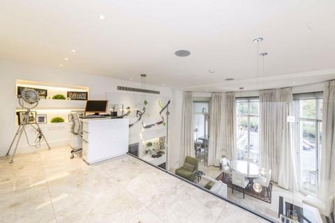 4 bedroom apartment to rent, Hyde Park Gate, London, SW7