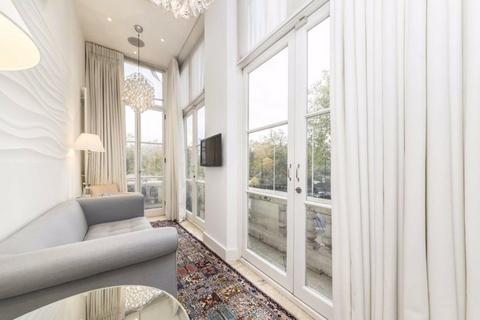 4 bedroom apartment to rent, Hyde Park Gate, London, SW7