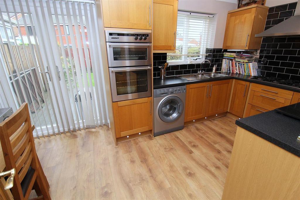 Kitchen3.JPG