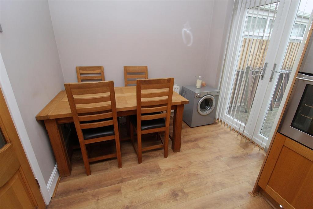Kitchen2.JPG