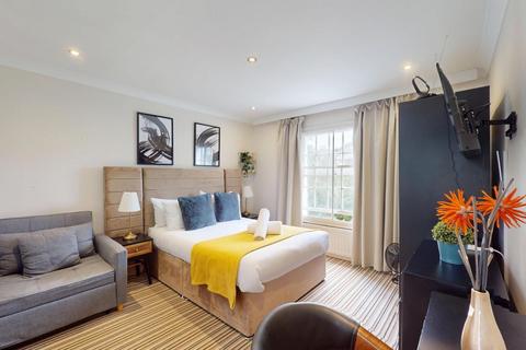 Studio to rent, Studd Street