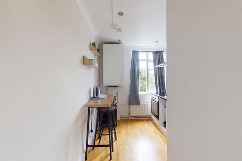 Studio to rent, Studd Street