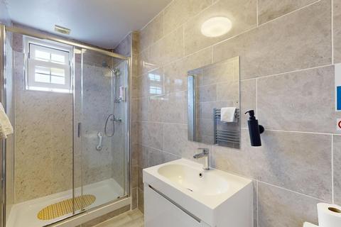 Studio to rent, Studd Street