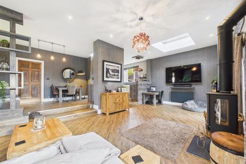 5 bedroom detached house for sale, Woodfield Lane, Hessle