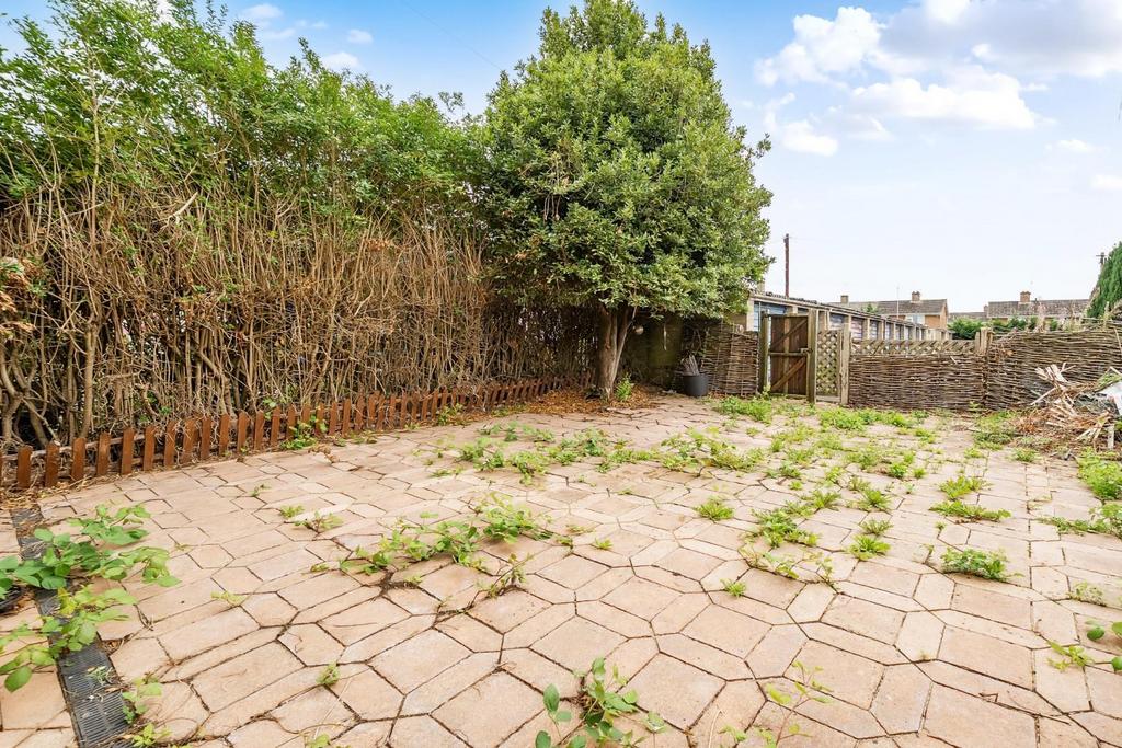 REAR GARDEN.jpg