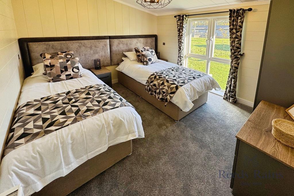 Twin Bedroom