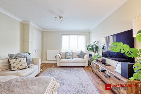 3 bedroom semi-detached house for sale, Kestrel Grove, Rayleigh, SS6