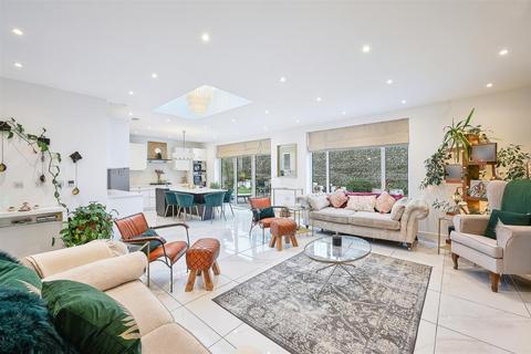 5 bedroom detached house for sale, Great Tattenhams, Epsom