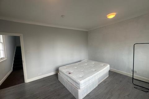 3 bedroom duplex to rent, Brick Lane, Shoreditch, London E1