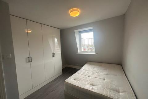3 bedroom duplex to rent, Brick Lane, Shoreditch, London E1