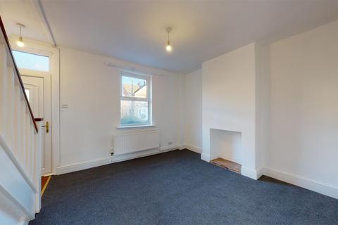 2 bedroom terraced house to rent, Queens Walk, Stamford